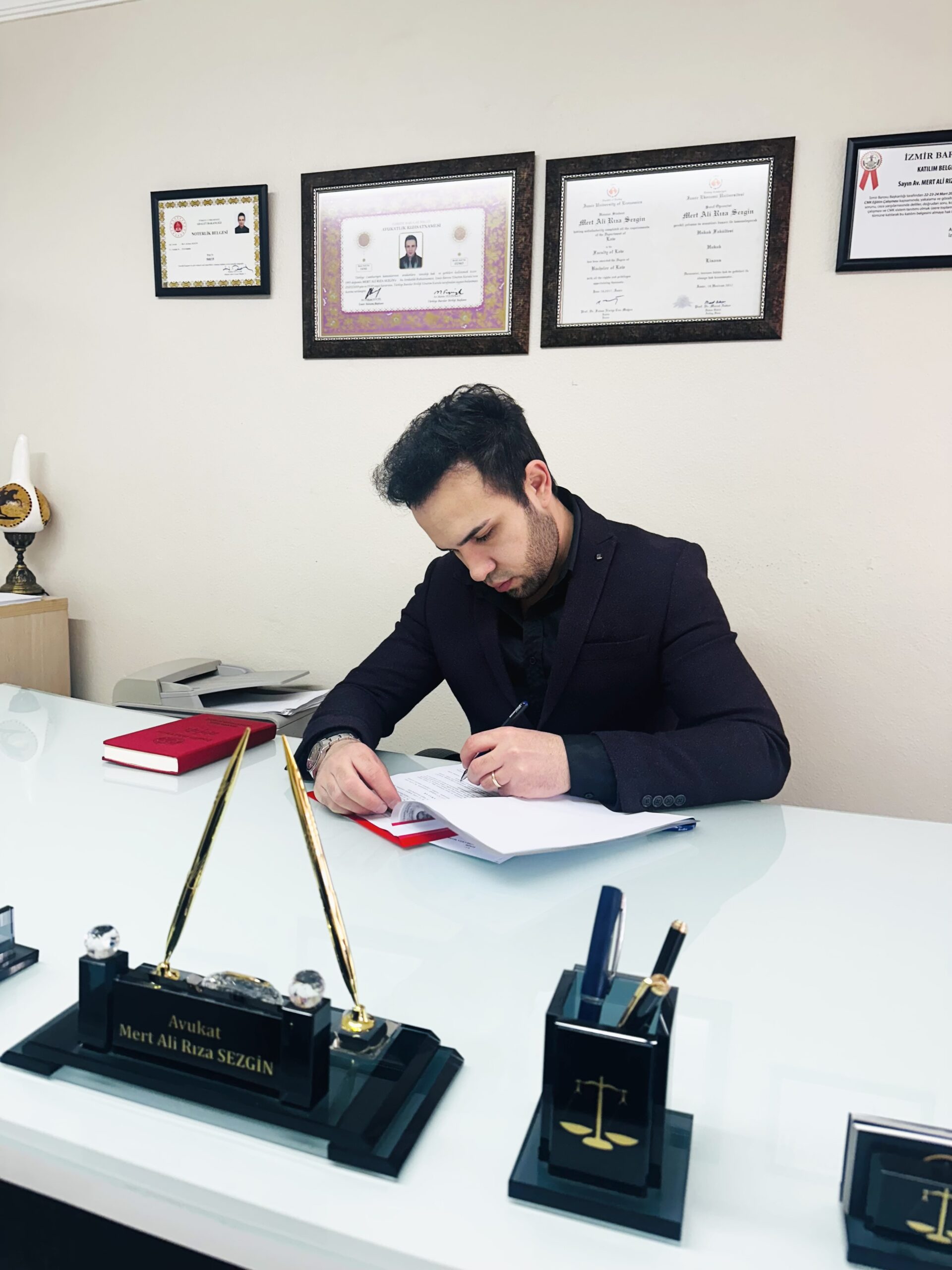 İzmir Konak Ceza Avukatı Mert Ali Rıza Sezgin